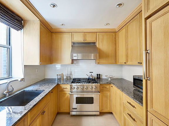 4th image of 944 Park Ave #11B