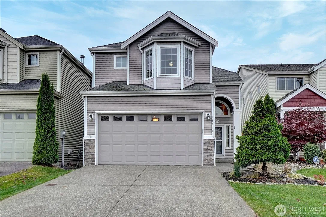 4 bed, 2.5 bath, 2049 sqft, $2,800 — Photo 1