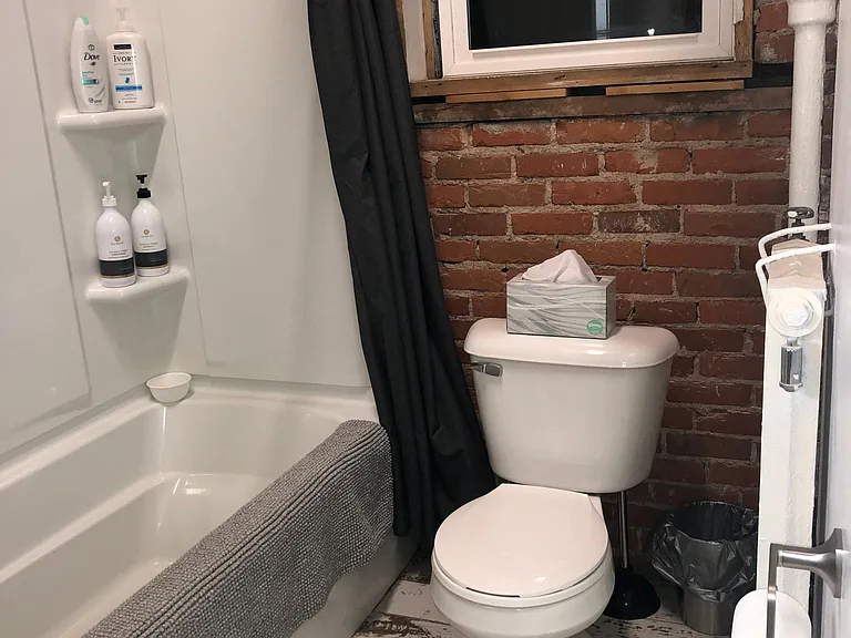 219 Maple St S #1 — Photo 8