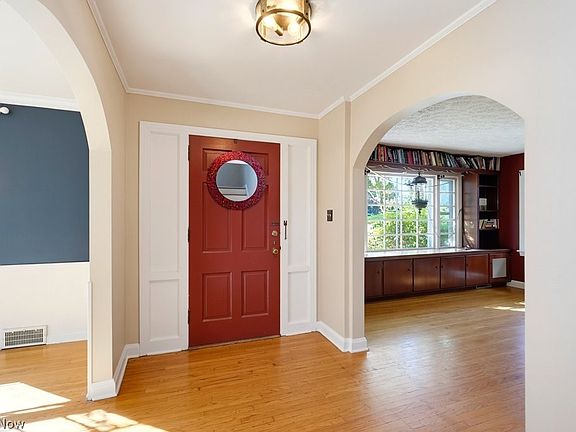 3rd image of 137 33rd St NW