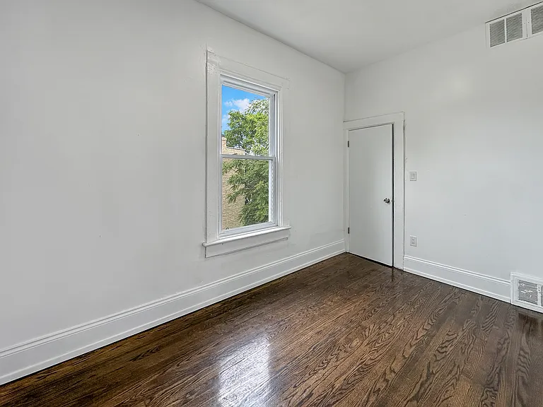 5543 S Shields Ave #2 — Photo 8
