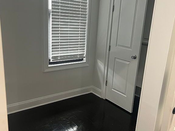 5th image of 289 Hemlock St