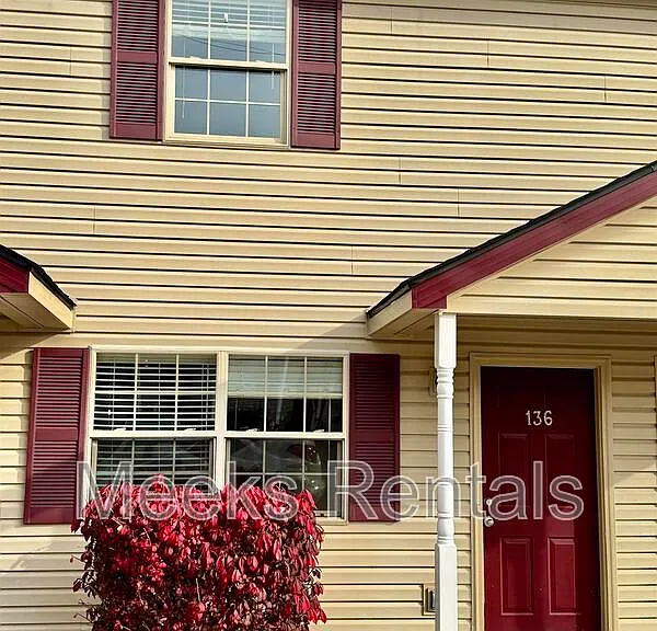 Colonial Townhomes — Photo 2