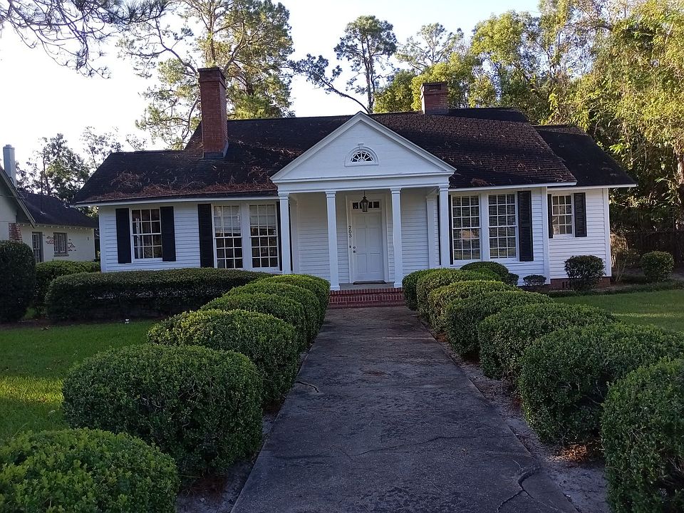 1st image of 203 E Alden Ave