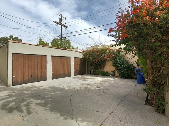 3rd image of 432 N Sycamore Ave