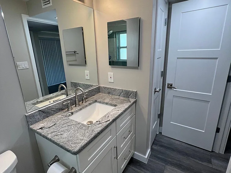 1147 Victoria Dr #B3 — Photo 22