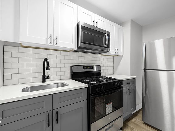 2nd image of 6832 S Crandon Ave #1