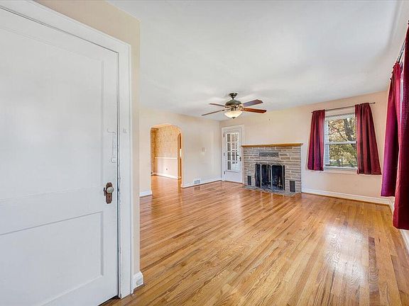 3rd image of 34 Upland Dr