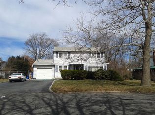 5 W Willow St, Brentwood, NY 11717