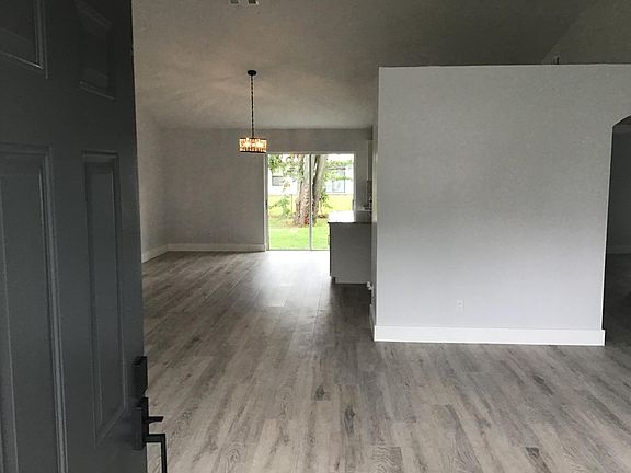 3rd image of 4025 SW Hablow Street