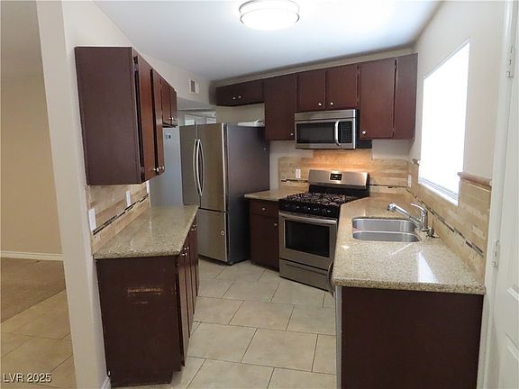 3rd image of 5071 Orinda Ave