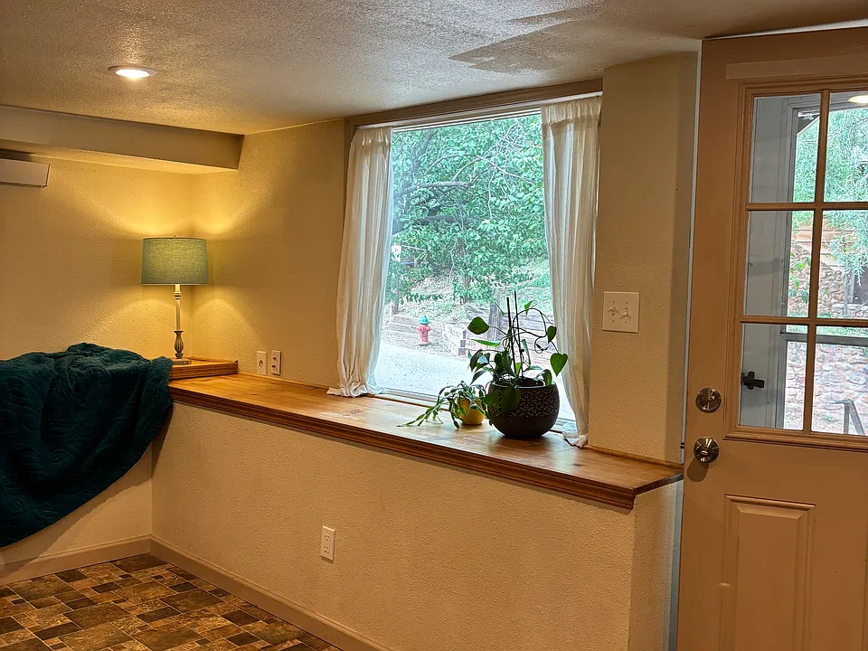 37 Minnehaha Ave