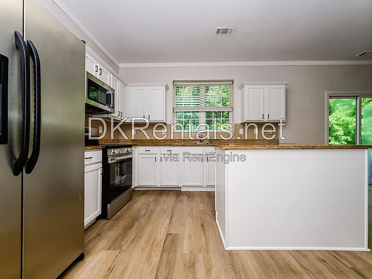 3926 Yosemite Park Ln — Photo 8
