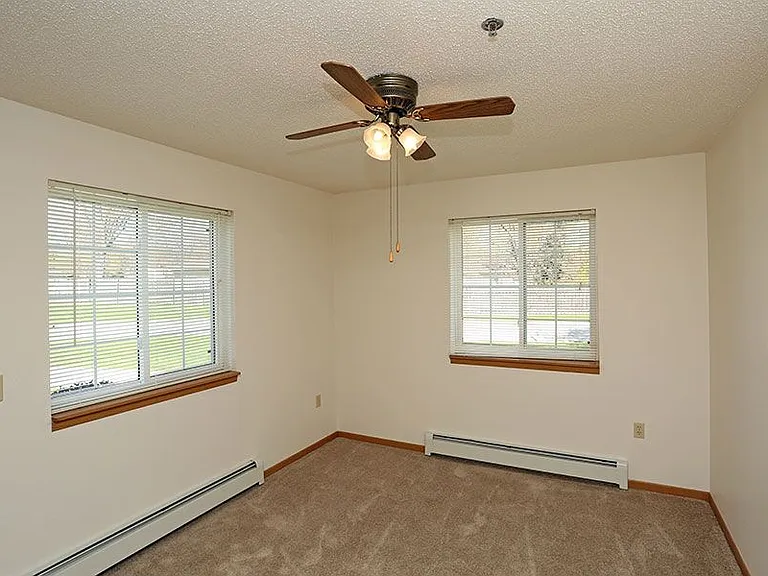 BAY MANOR APARTMENTS — Photo 25
