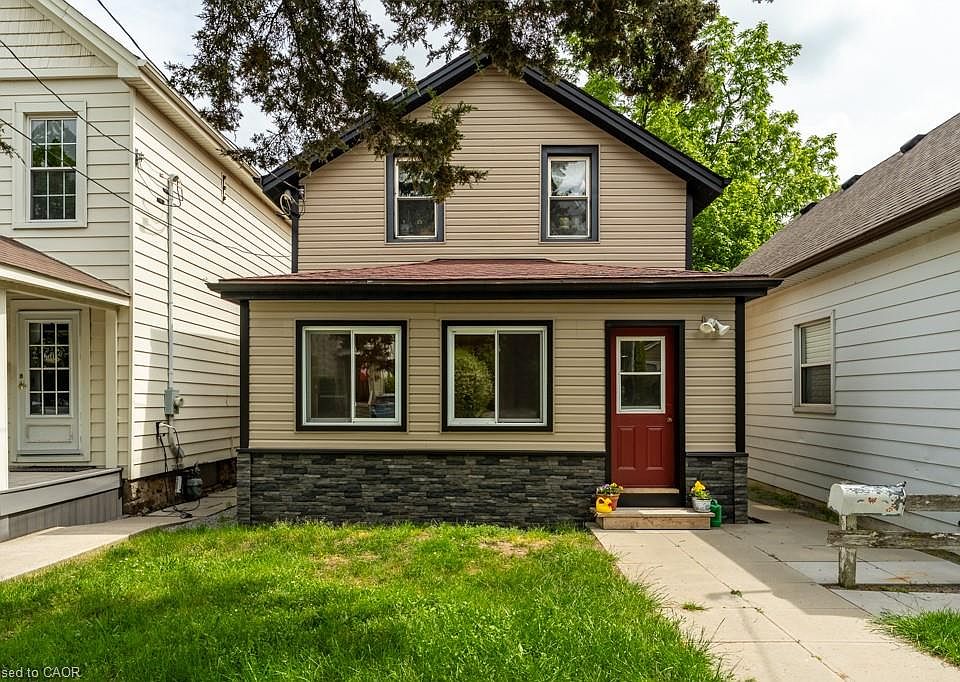 1st image of 15 Adelaide St