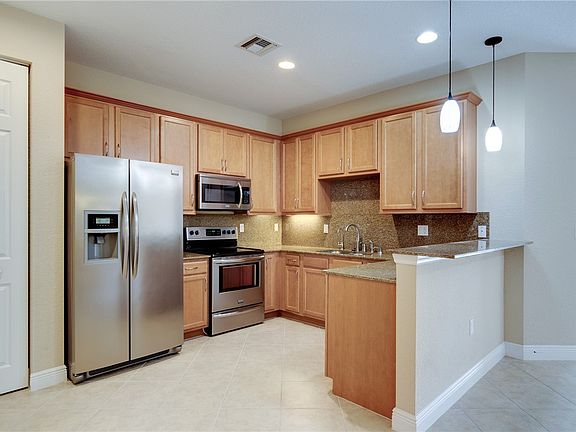 2nd image of 6395 Oxford Cir Unit 101A
