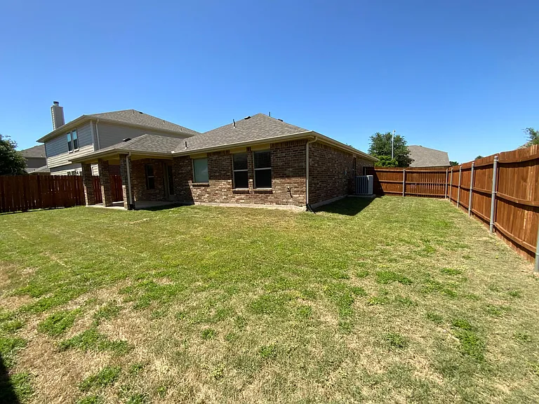 421 Goldstone Ln — Photo 18