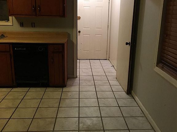 5th image of 221 Woodland Hills Cir