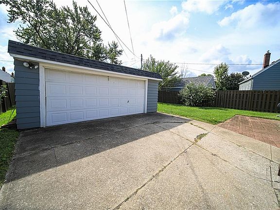 5th image of 32718 Lake Shore Blvd