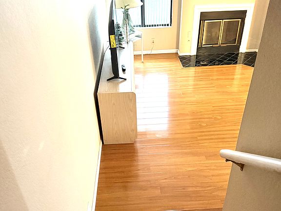 4th image of 753 Park Shadow Ct
