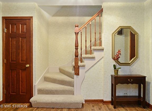 2nd image of 719 E Meadow Ln