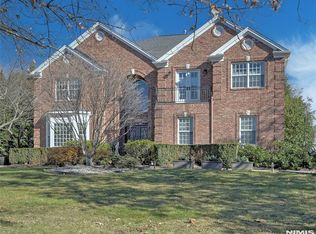 6 Norman Ct, Livingston, NJ 07039