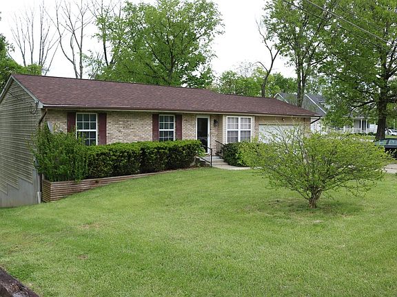 3rd image of 15834 Elizabeth Dr