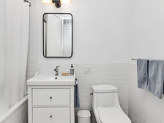 3rd image of 136 Clifton Pl APT 2B