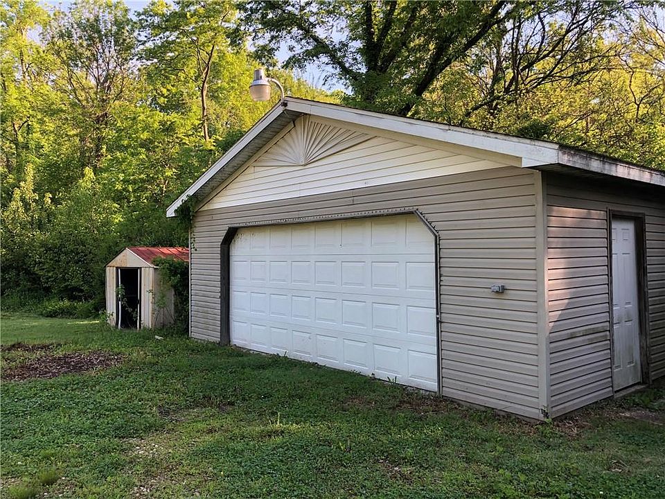 2nd image of 213 Fox Run Dr