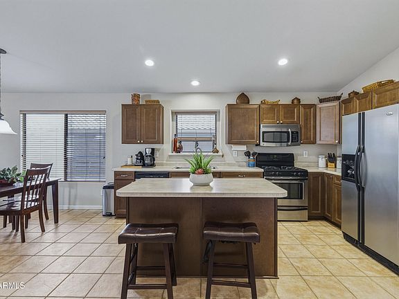 3rd image of 43500 W HILLMAN Drive