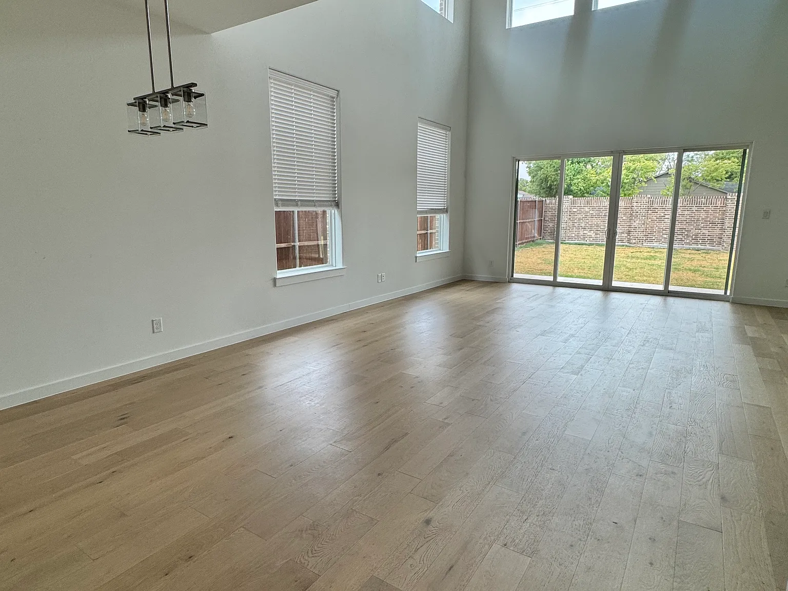 4 bed, 3433 sqft, $3,500 — Photo 4