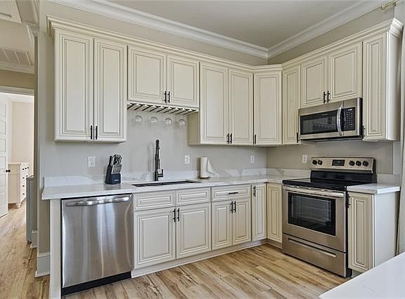 5th image of 601 Lavoisier St APT A