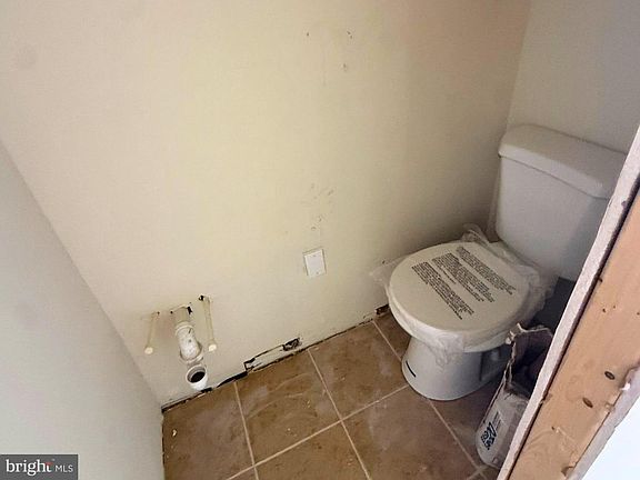 5th image of 1800 Eagle St