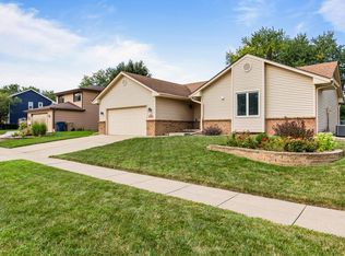 4516 Parkview Dr, Urbandale, IA 50322