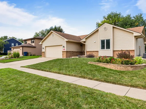 4516 Parkview Dr, Urbandale, IA 50322