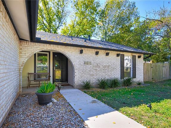 2nd image of 2209 Stone River Dr