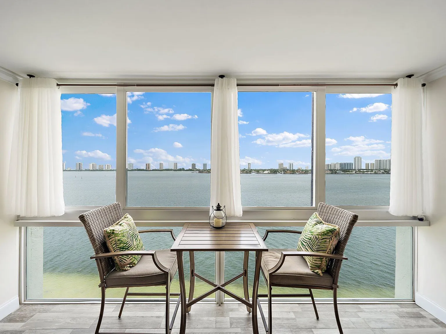 Lake Harbour Towers South — Photo 3