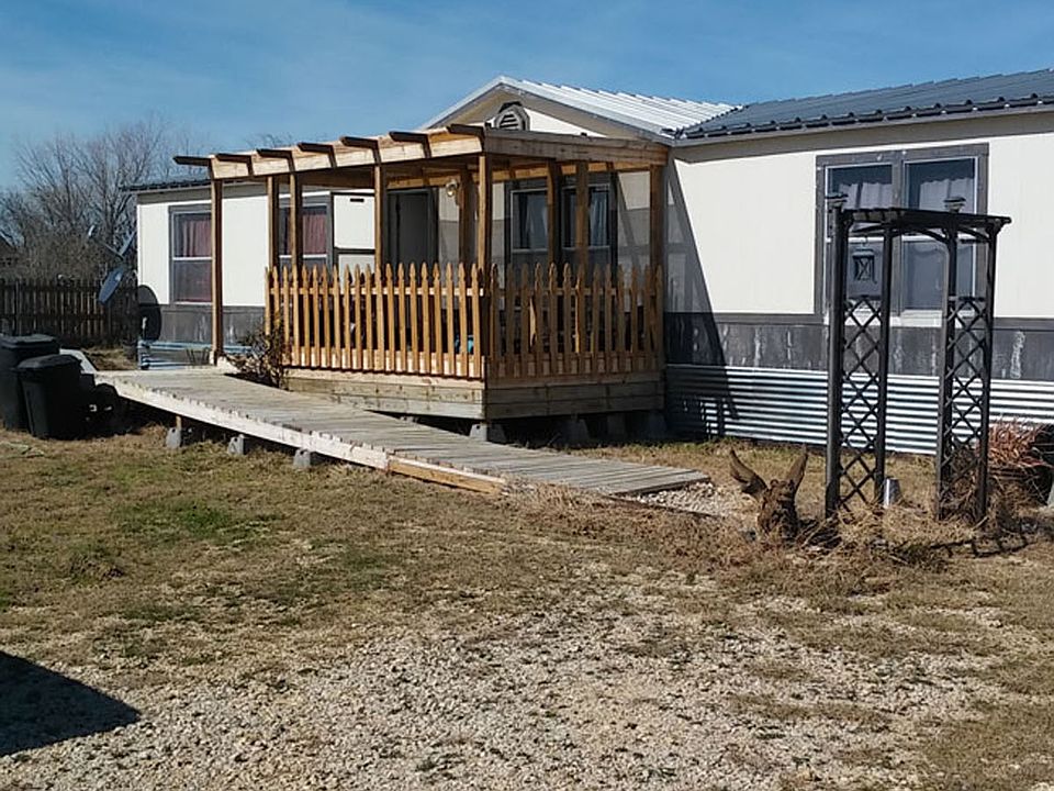 Front of House w Porch