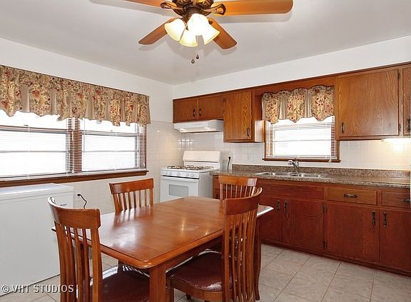 3rd image of 843 W Downer Pl