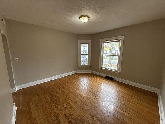 5th image of 812 6th St NW