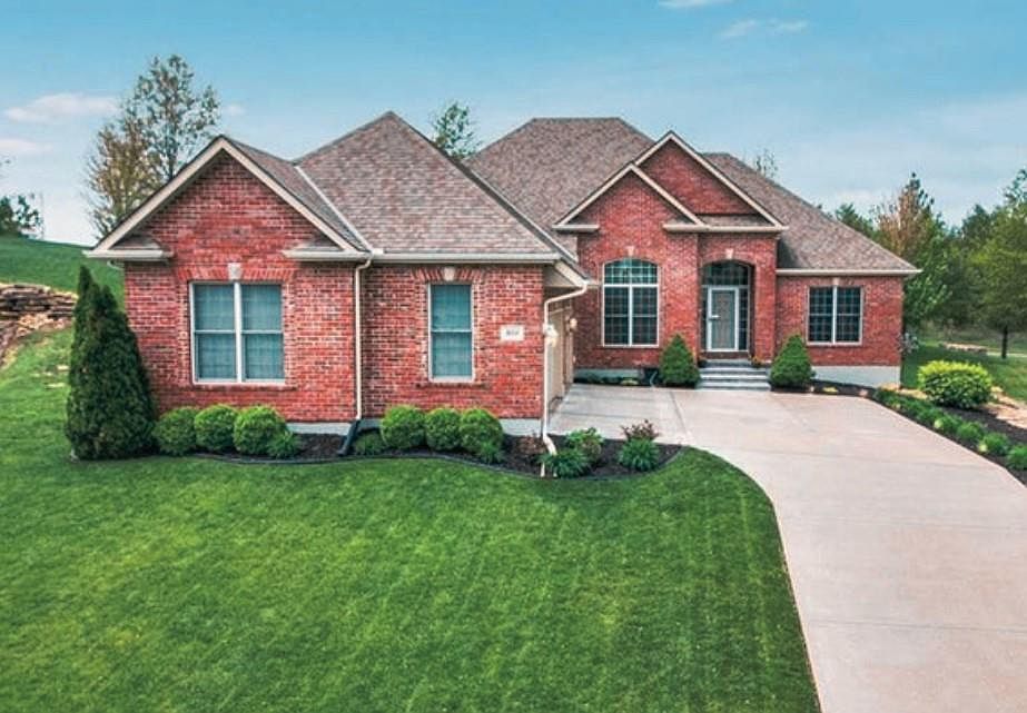 1st image of 804 SE Cedrus Ln