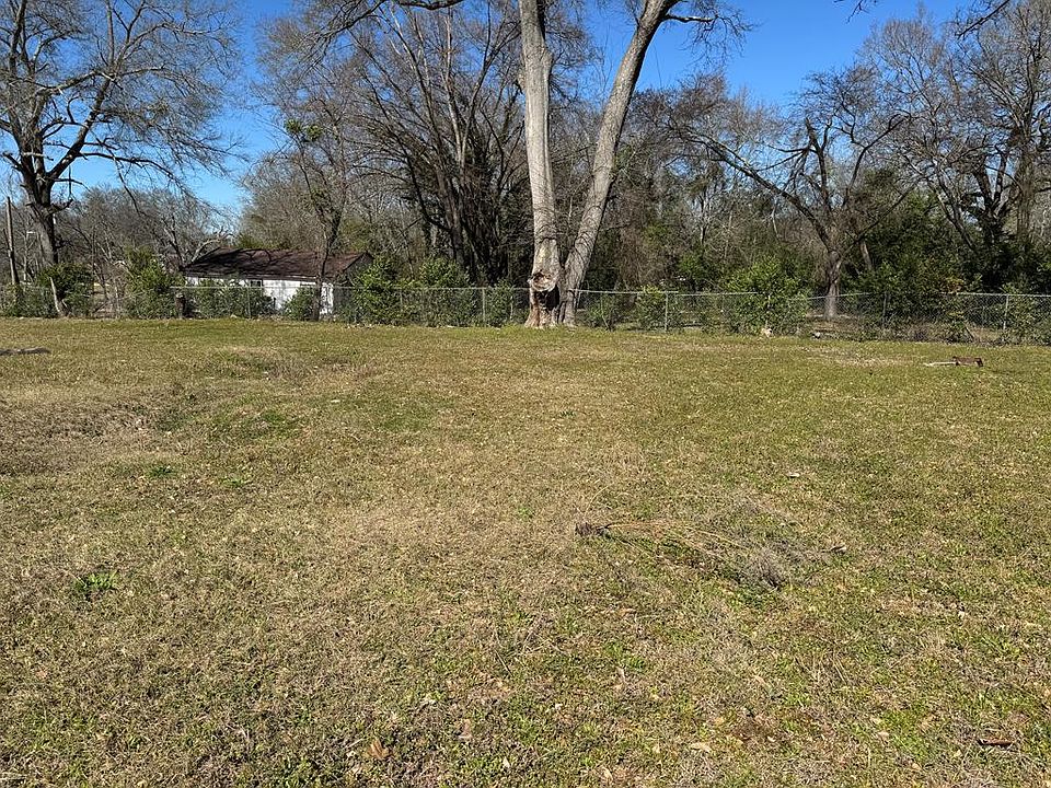 1st image of 613 3rd St