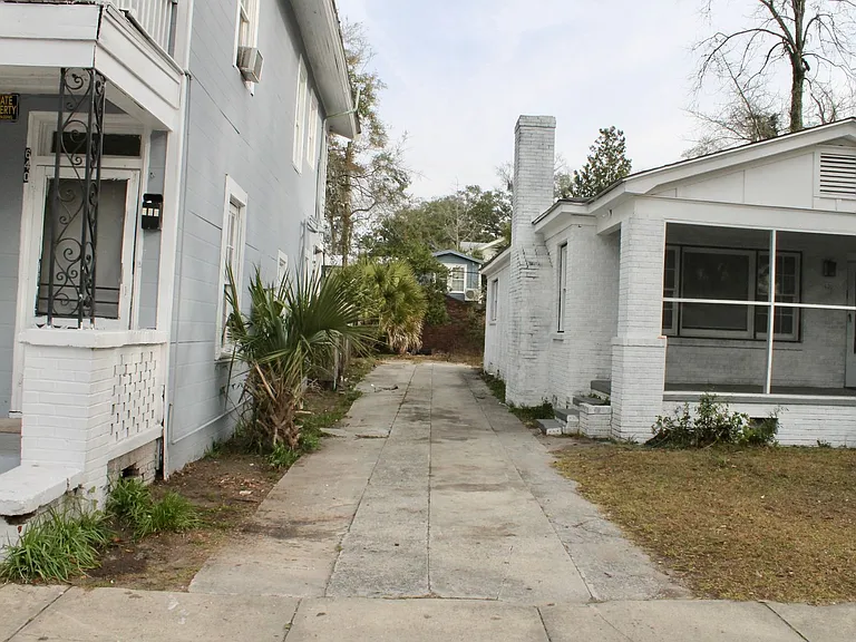 630 W 38th St — Photo 2