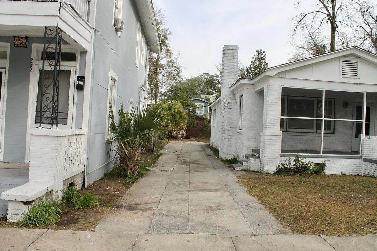 Building Photo - 630 W 38th St