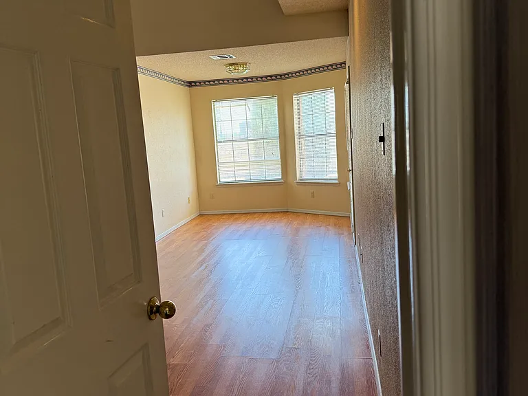 2112 Home Show Ln — Photo 20