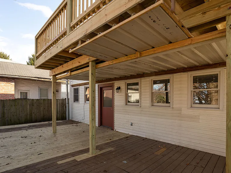 919 Franklin St — Photo 35