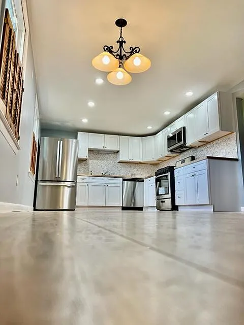 192 Samuel Rd — Photo 4