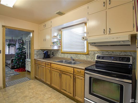 5th image of 8428 Yakima Ave