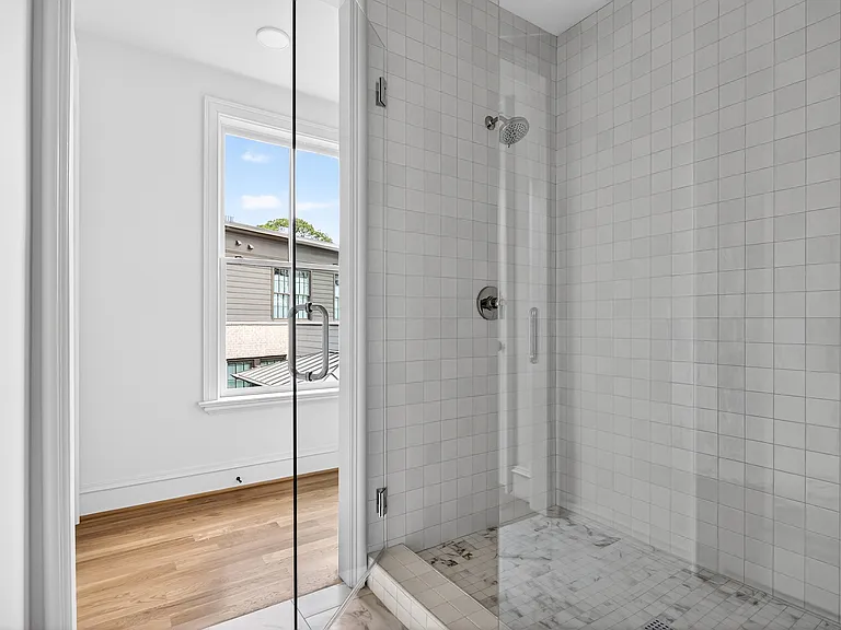 100 Sheridan Dr NE — Photo 8