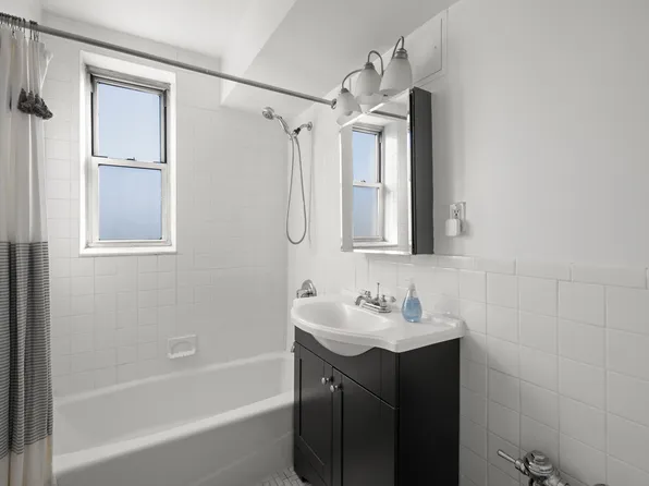 3512 Oxford Avenue image 10 of 11